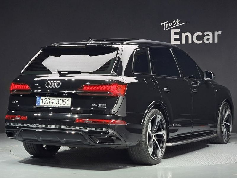 2022 Audi Q7 55 TFSI Quattro Premium photo 2