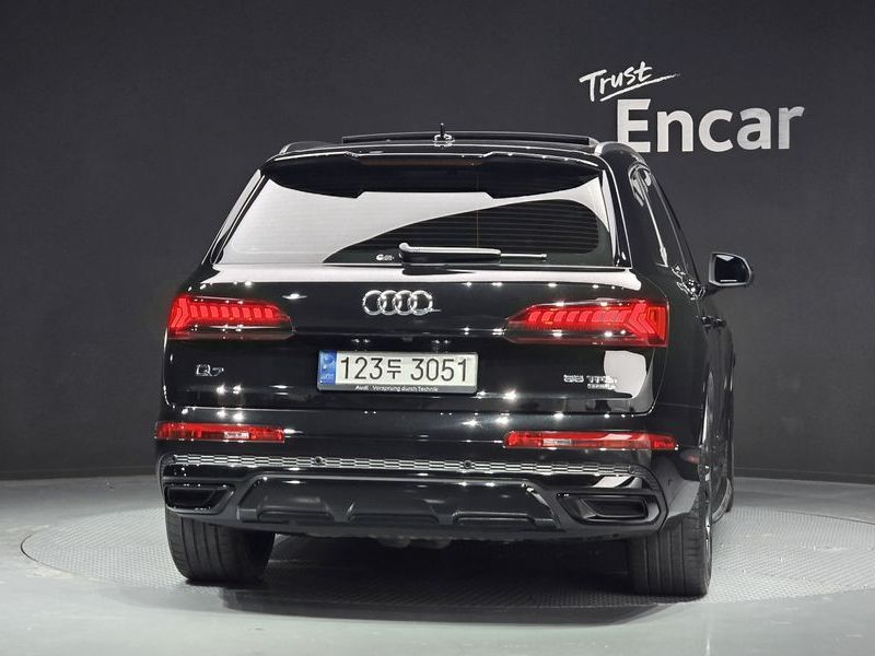 2022 Audi Q7 55 TFSI Quattro Premium photo 4