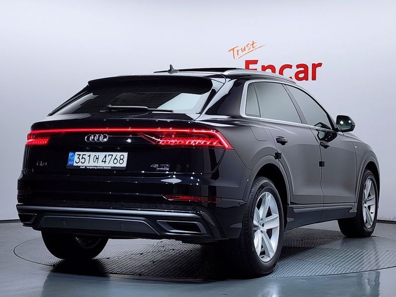 2021 Audi Q8 45 TDI Quattro Premium photo 2
