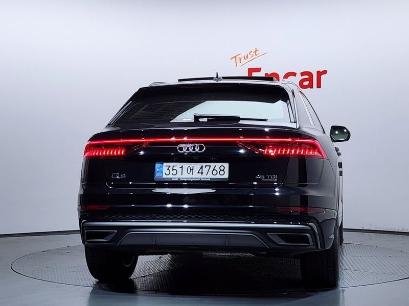 2021 Audi Q8 45 TDI Quattro Premium photo 4