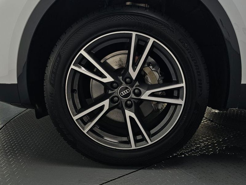 2021 Audi Q5 40 TDI Quattro photo 5