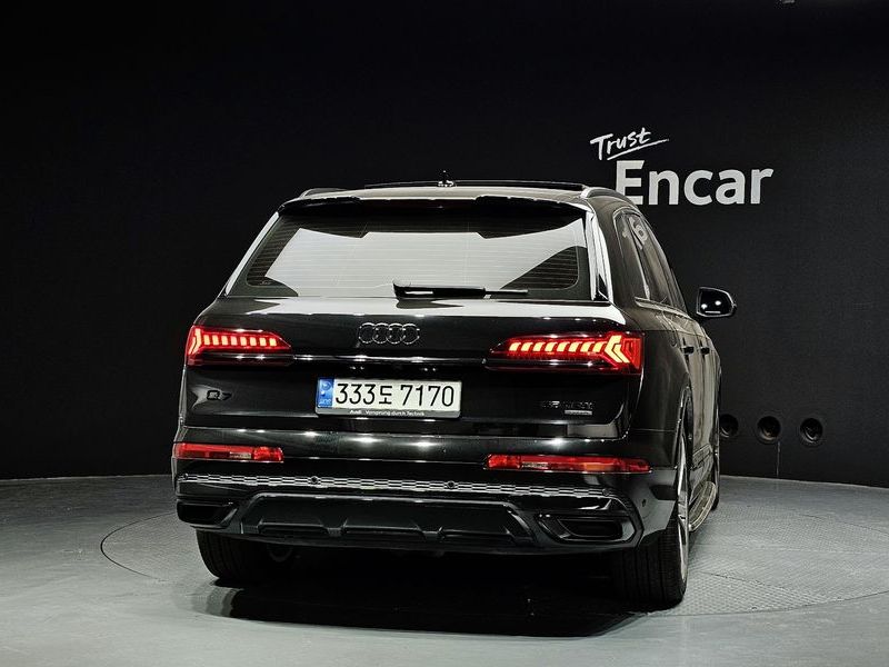 2022 Audi Q7 55 TFSI Quattro Premium photo 4