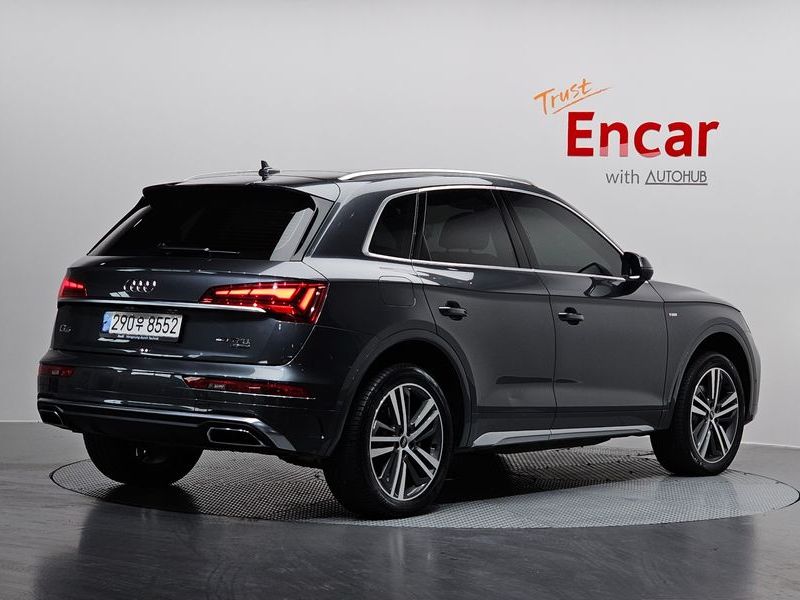2022 Audi Q5 45 TFSI Quattro Premium photo 2