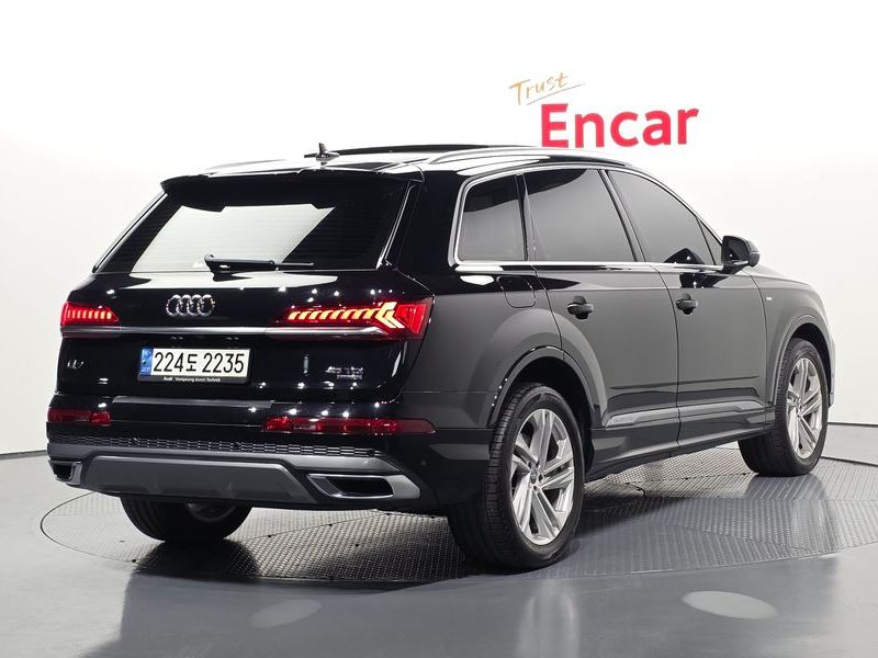 2021 Audi Q7 45 TDI Quattro Premium photo 2