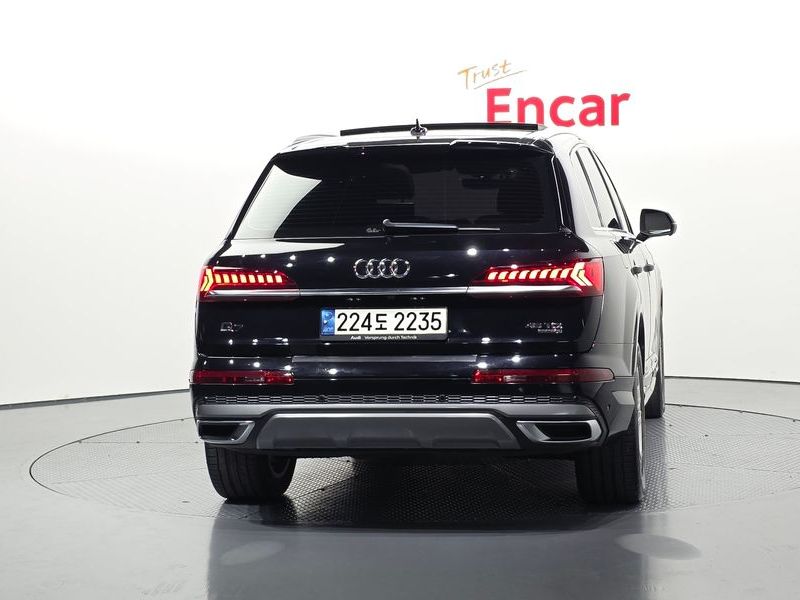 2021 Audi Q7 45 TDI Quattro Premium photo 4