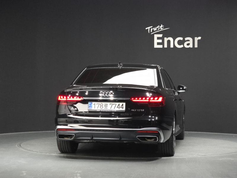 2023 Audi A4 40 TFSI Premium photo 4