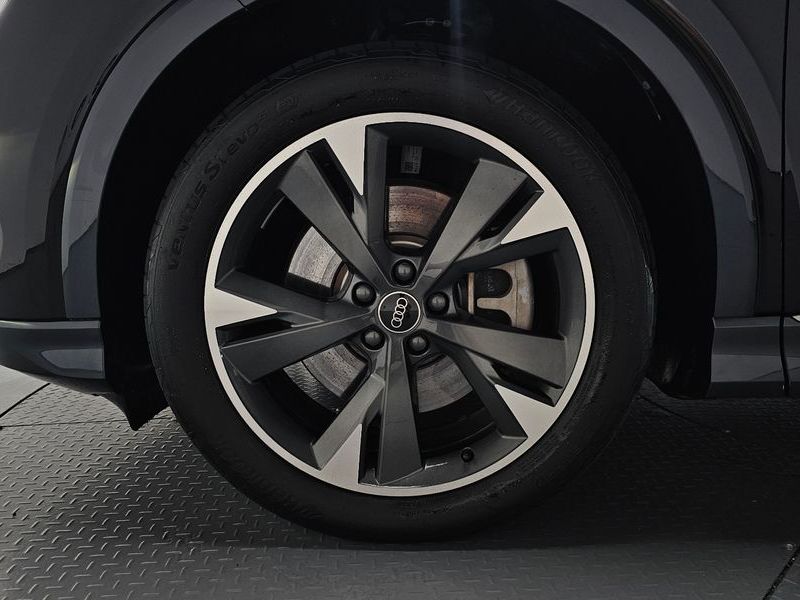 2023 Audi e-tron 40 Premium photo 5
