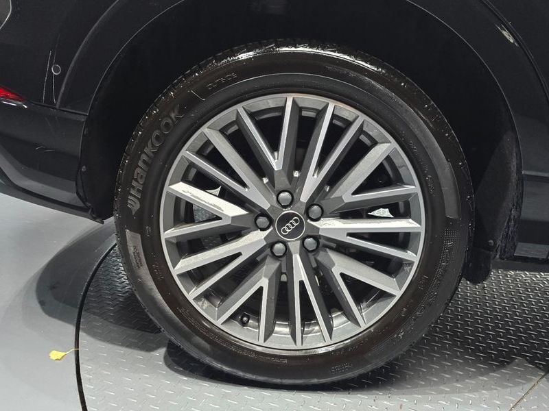 2025 Audi Q3 35 TDI Premium photo 5