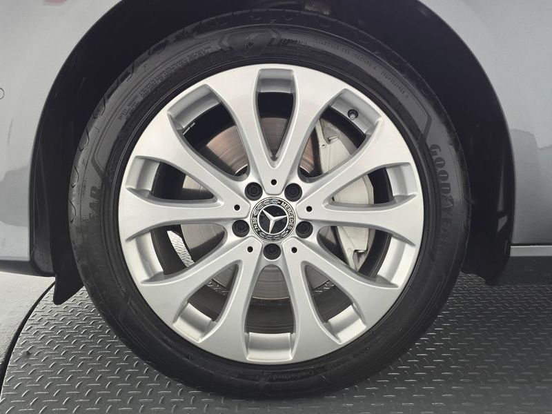 2018 Mercedes-Benz E-Class E300 4MATIC Exclusive photo 5