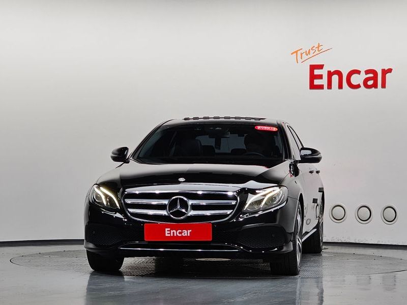 2019 Mercedes-Benz E-Class E300 Avantgarde photo 3
