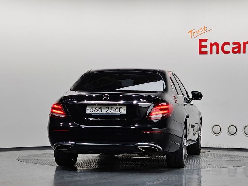 2019 Mercedes-Benz E-Class E300 Avantgarde photo 4