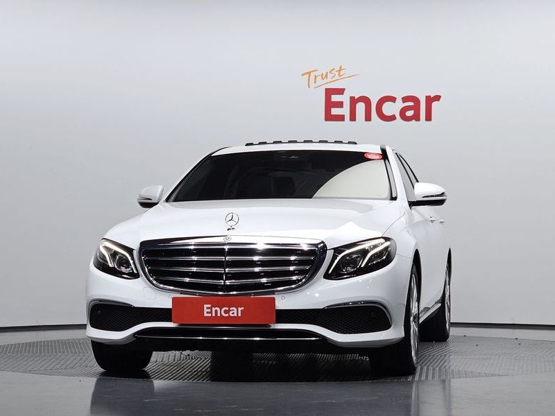 2019 Mercedes-Benz E-Class E220d 4MATIC Exclusive photo 3