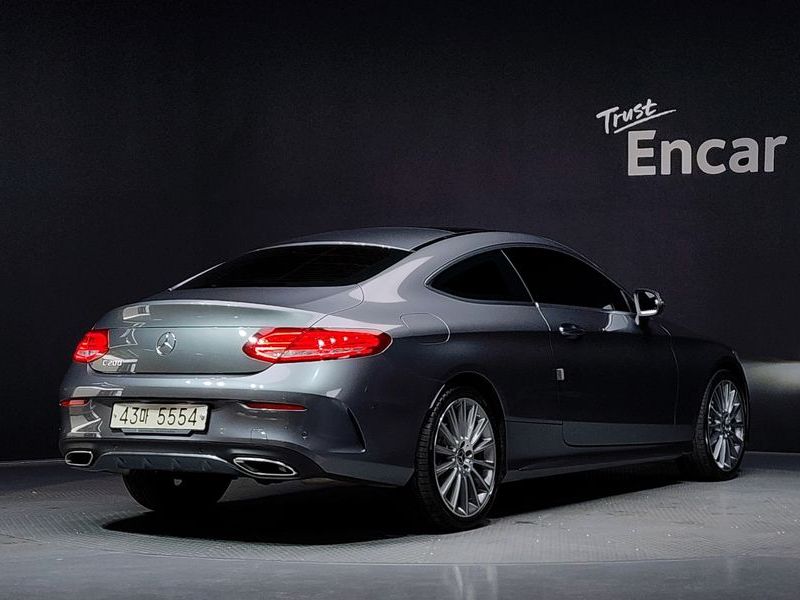 2017 Mercedes-Benz C-Class C200 Coupe photo 2