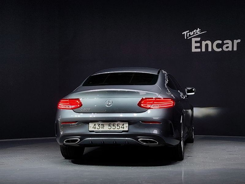 2017 Mercedes-Benz C-Class C200 Coupe photo 4