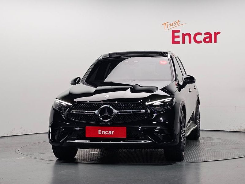 2025 Mercedes-Benz C-Class GLC300 4MATIC AMG Line photo 3