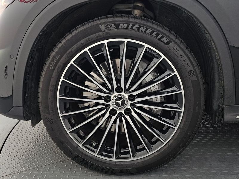2025 Mercedes-Benz C-Class GLC300 4MATIC AMG Line photo 5