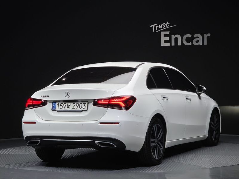 2021 Mercedes-Benz A-Class A220 Sedan photo 2