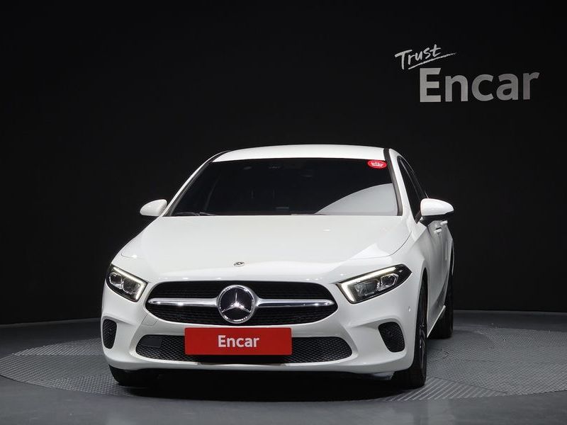 2021 Mercedes-Benz A-Class A220 Sedan photo 3