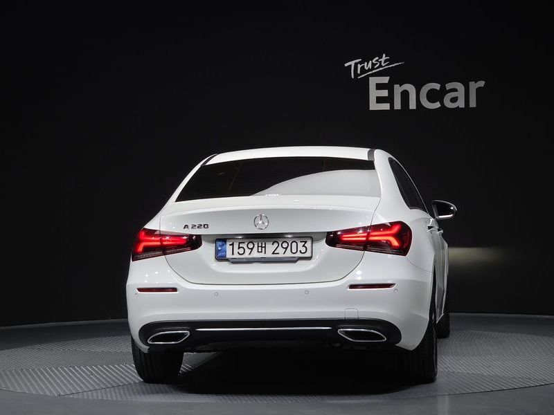 2021 Mercedes-Benz A-Class A220 Sedan photo 4