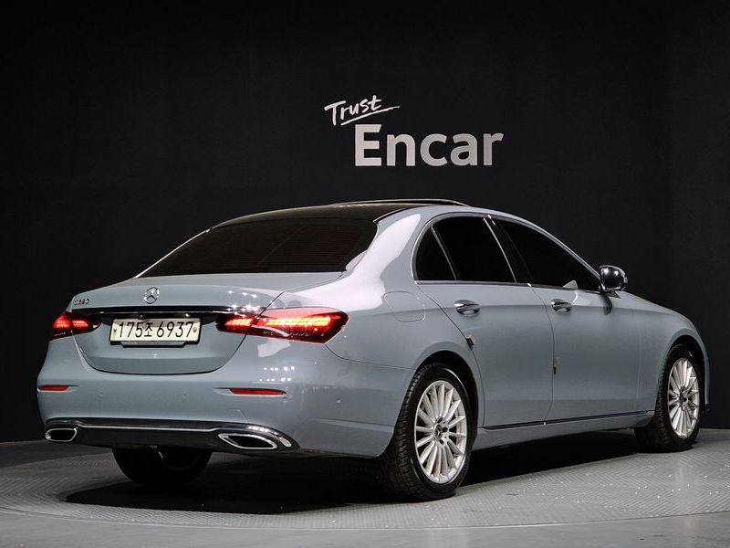 2022 Mercedes-Benz E-Class E250 Exclusive photo 2