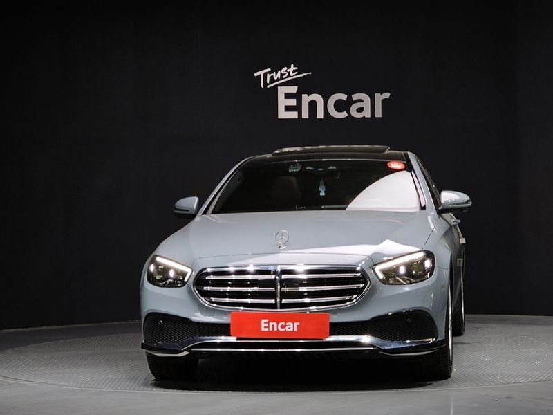 2022 Mercedes-Benz E-Class E250 Exclusive photo 3