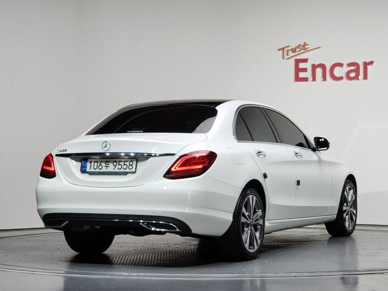 2020 Mercedes-Benz C-Class C200 Avantgarde photo 2