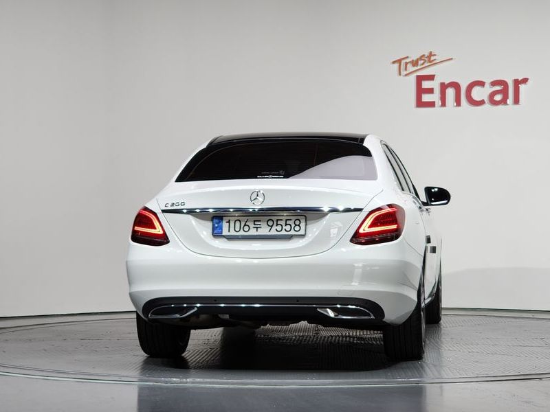 2020 Mercedes-Benz C-Class C200 Avantgarde photo 4