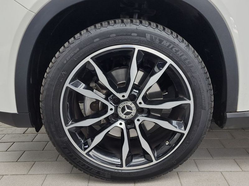 2019 Mercedes-Benz A-Class GLA250 4MATIC photo 5