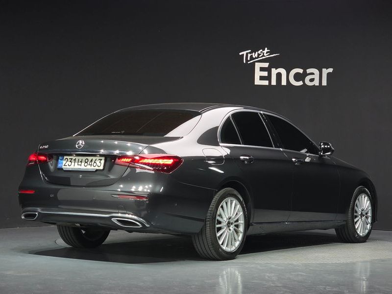 2022 Mercedes-Benz E-Class E250 Exclusive photo 2