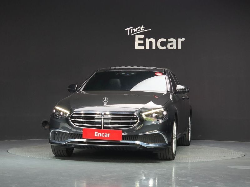2022 Mercedes-Benz E-Class E250 Exclusive photo 3