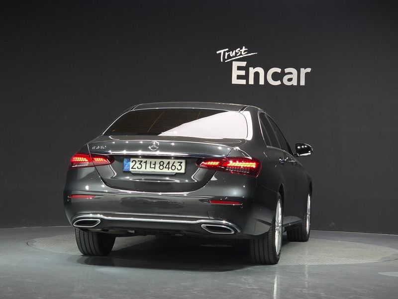 2022 Mercedes-Benz E-Class E250 Exclusive photo 4
