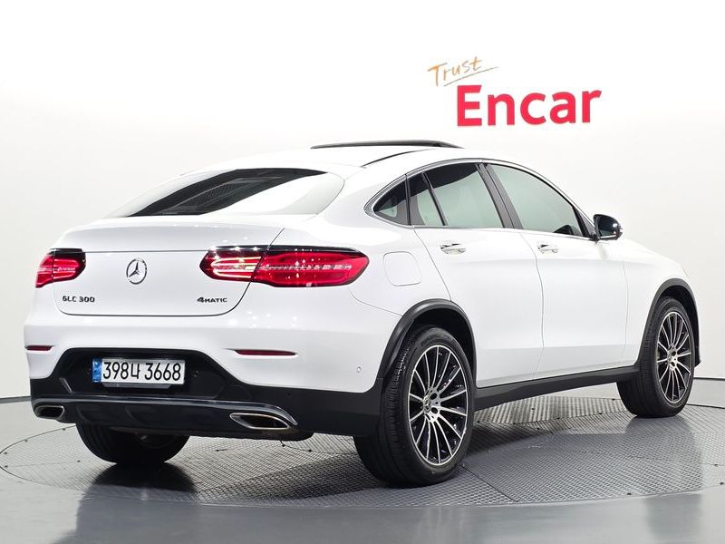 2019 Mercedes-Benz C-Class GLC300 4MATIC AMG Line Coupe photo 2