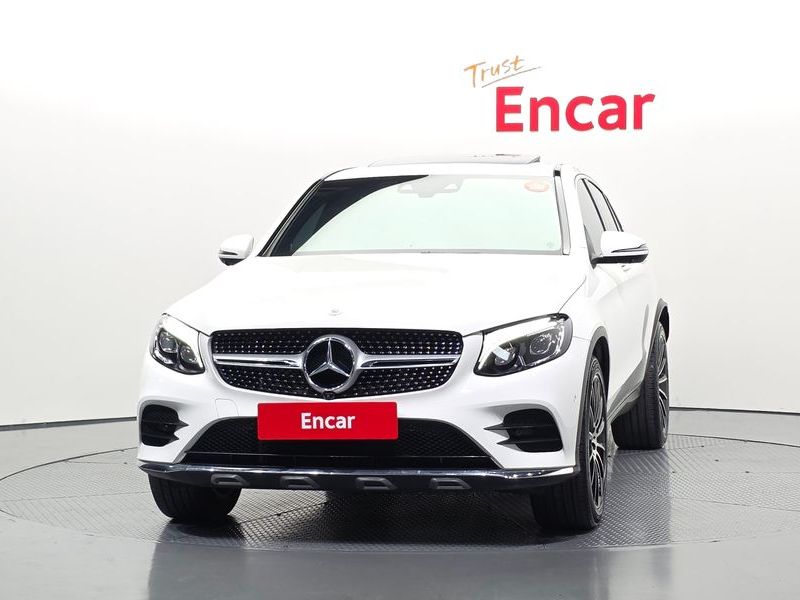 2019 Mercedes-Benz C-Class GLC300 4MATIC AMG Line Coupe photo 3