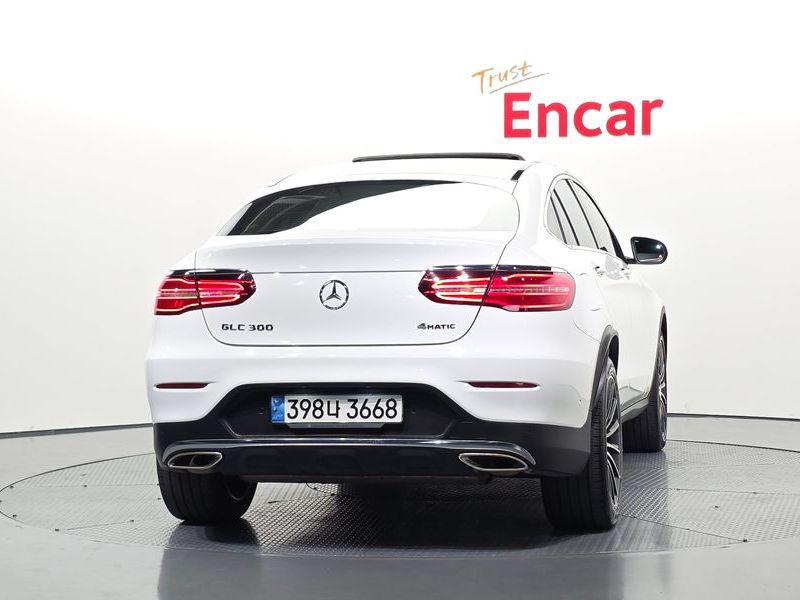 2019 Mercedes-Benz C-Class GLC300 4MATIC AMG Line Coupe photo 4