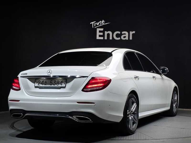 2019 Mercedes-Benz E-Class E300 AMG Line photo 2