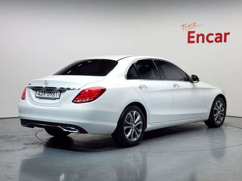 2016 Mercedes-Benz C-Class C200 Avantgarde photo 2