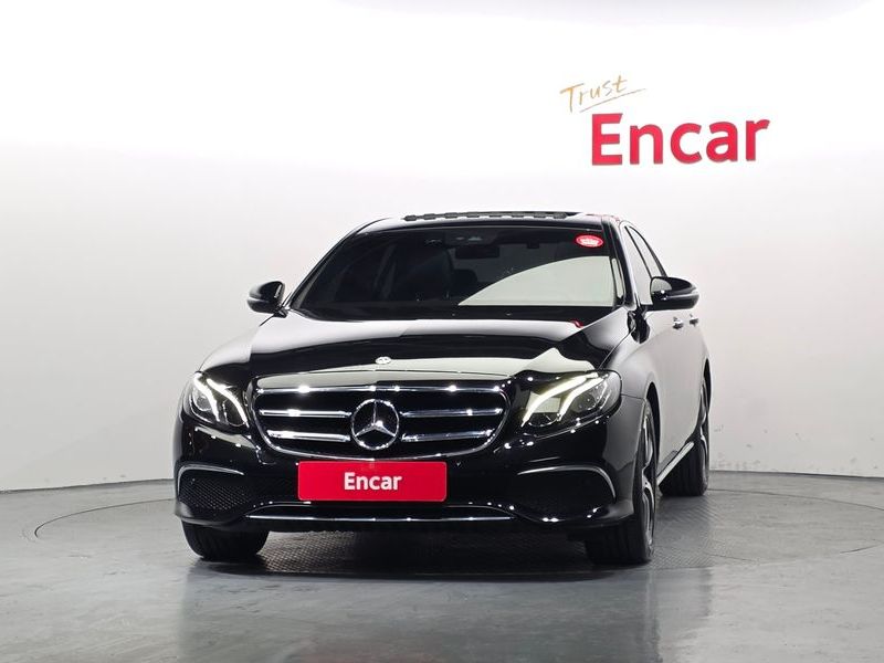 2020 Mercedes-Benz E-Class E250 Avantgarde photo 3