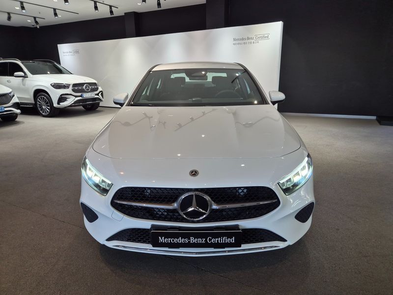 2026 Mercedes-Benz A-Class A220 Sedan photo 3