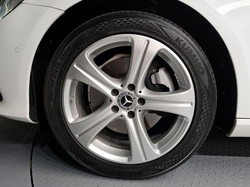 2017 Mercedes-Benz E-Class E220d Avantgarde photo 5