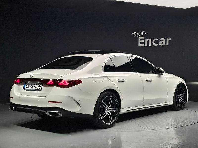 2026 Mercedes-Benz E-Class E200 Avantgarde photo 2