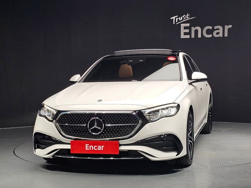 2026 Mercedes-Benz E-Class E200 Avantgarde photo 3