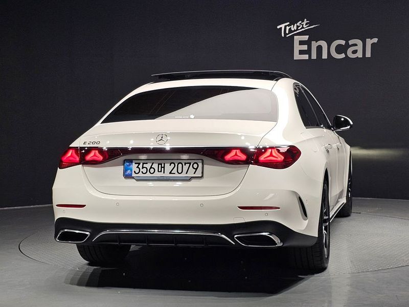2026 Mercedes-Benz E-Class E200 Avantgarde photo 4