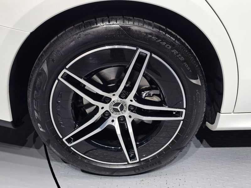 2026 Mercedes-Benz E-Class E200 Avantgarde photo 5