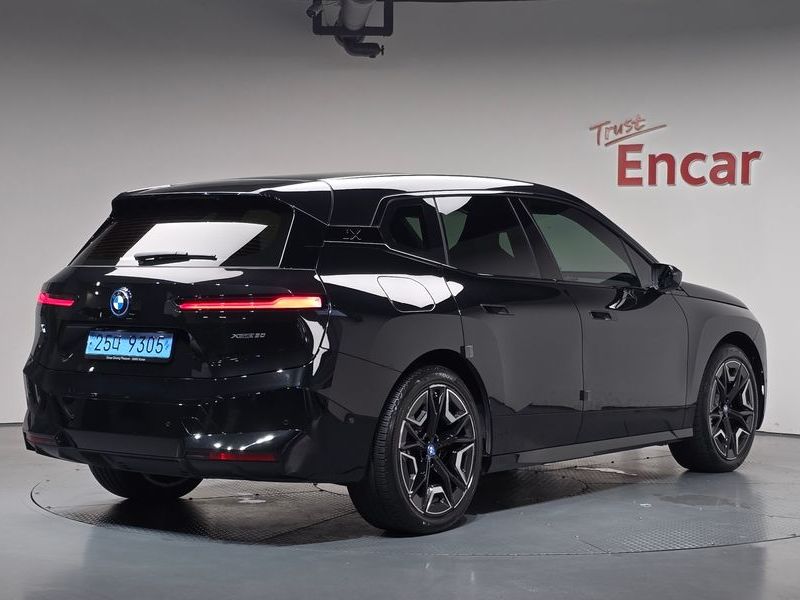 2023 BMW iX xDrive50 Sports Plus photo 2