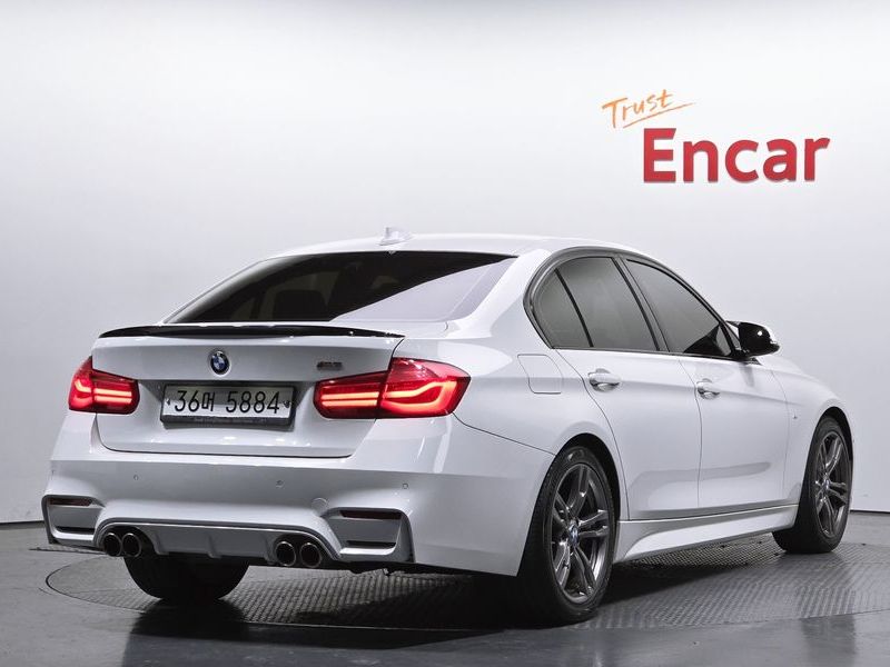 2018 BMW 3 Series 320i M Sport photo 2