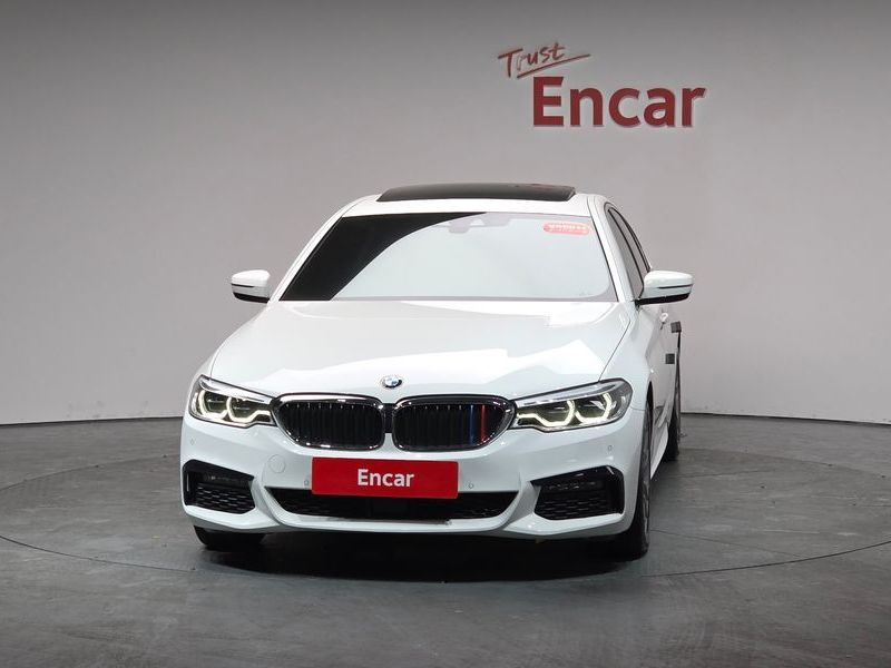 2020 BMW 5 Series 520i M Sport photo 3
