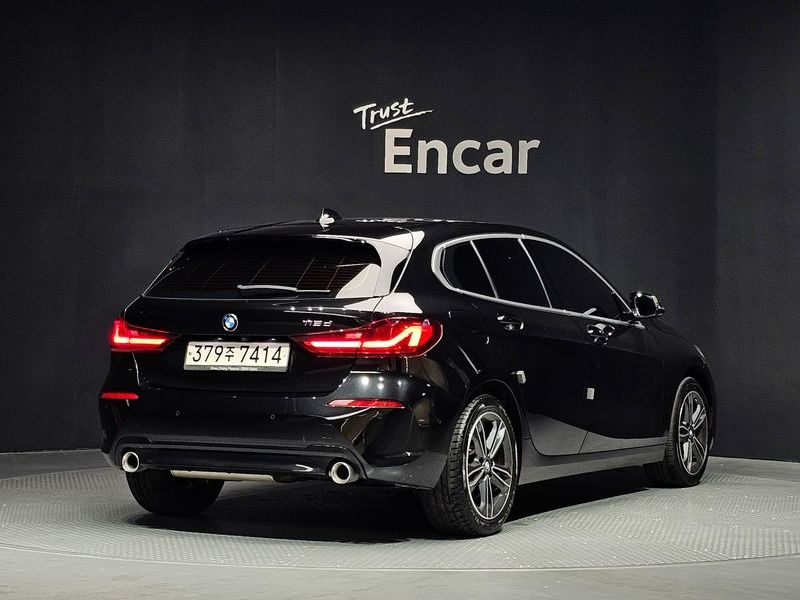 2021 BMW 1 Series 118d Sport photo 2