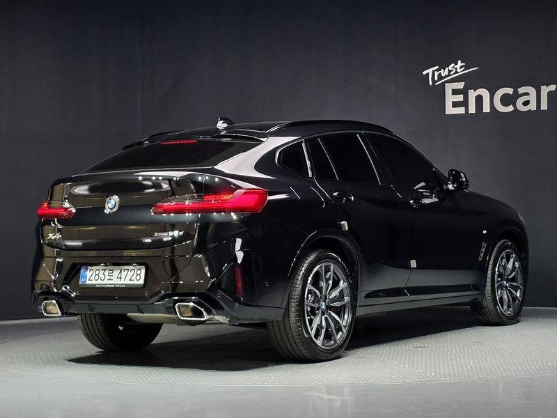 2025 BMW X4 xDrive20d M Sport photo 2