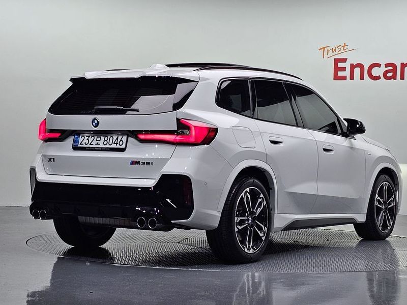 2025 BMW X1 M35i xDrive photo 2