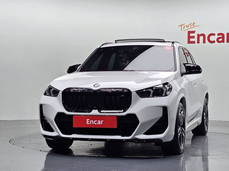 2025 BMW X1 M35i xDrive photo 3